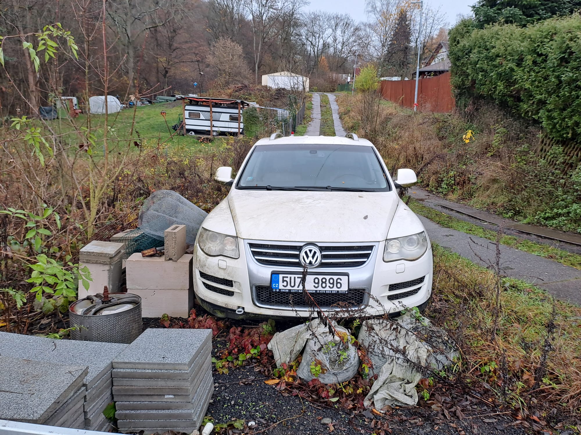 Osobní automobil zn. Volkswagen TOUAREG, movité věci